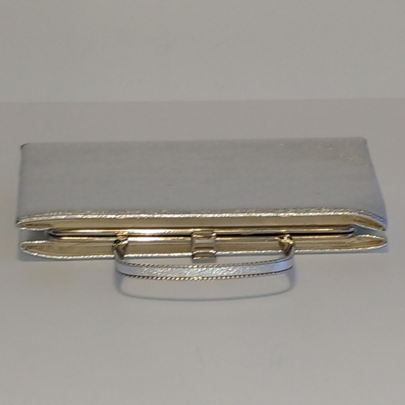 *Ande Unique Metal Handle Silver Bag Clutch - Picture 4 of 8